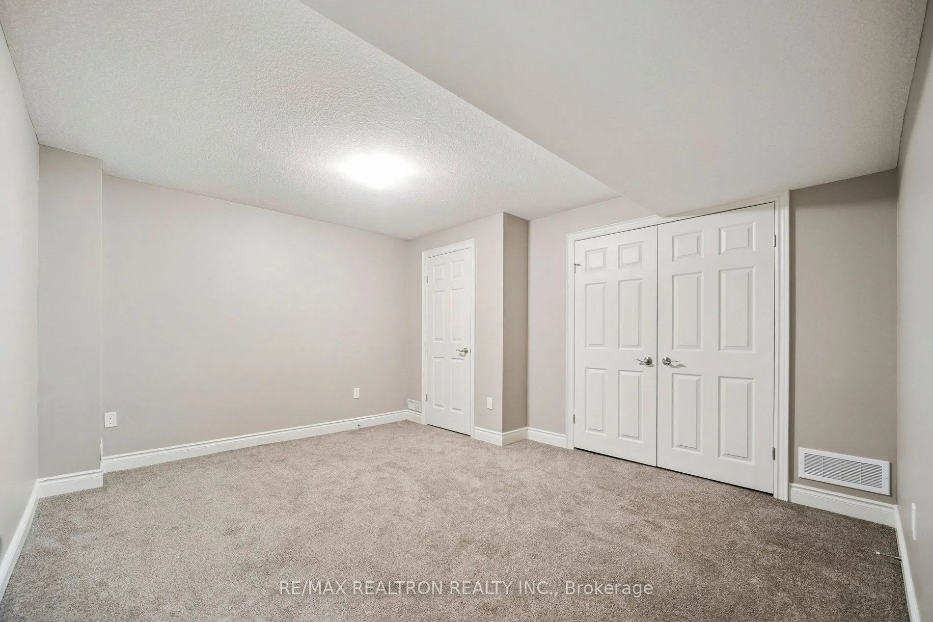 1 Chamberlain Avenue, #8