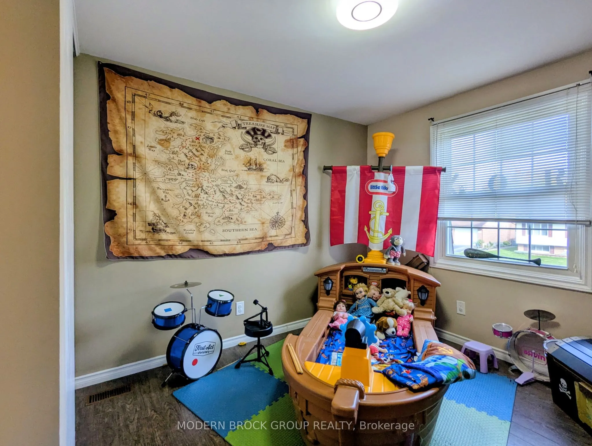 1350 Linden Crescent