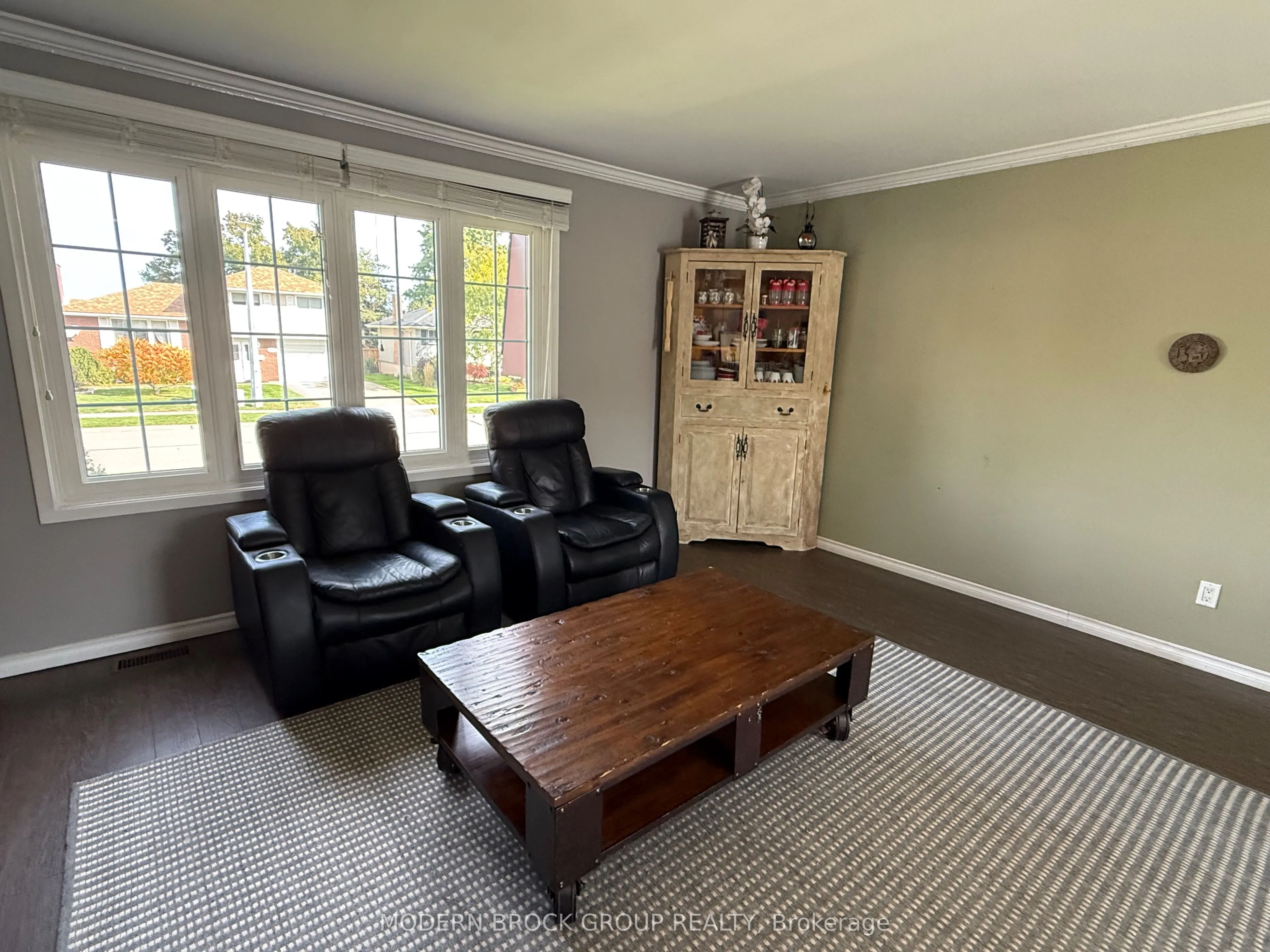 1350 Linden Crescent