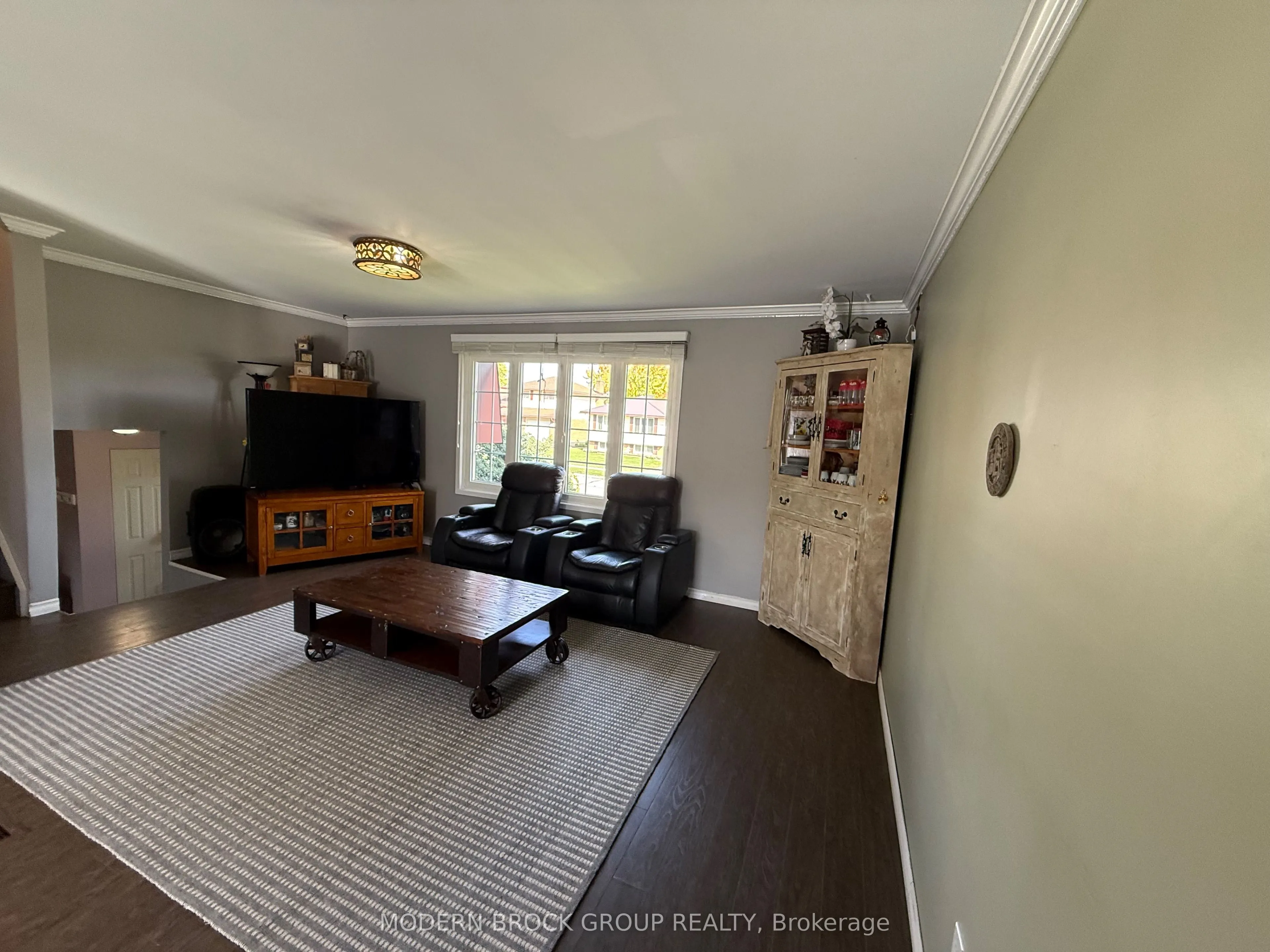 1350 Linden Crescent