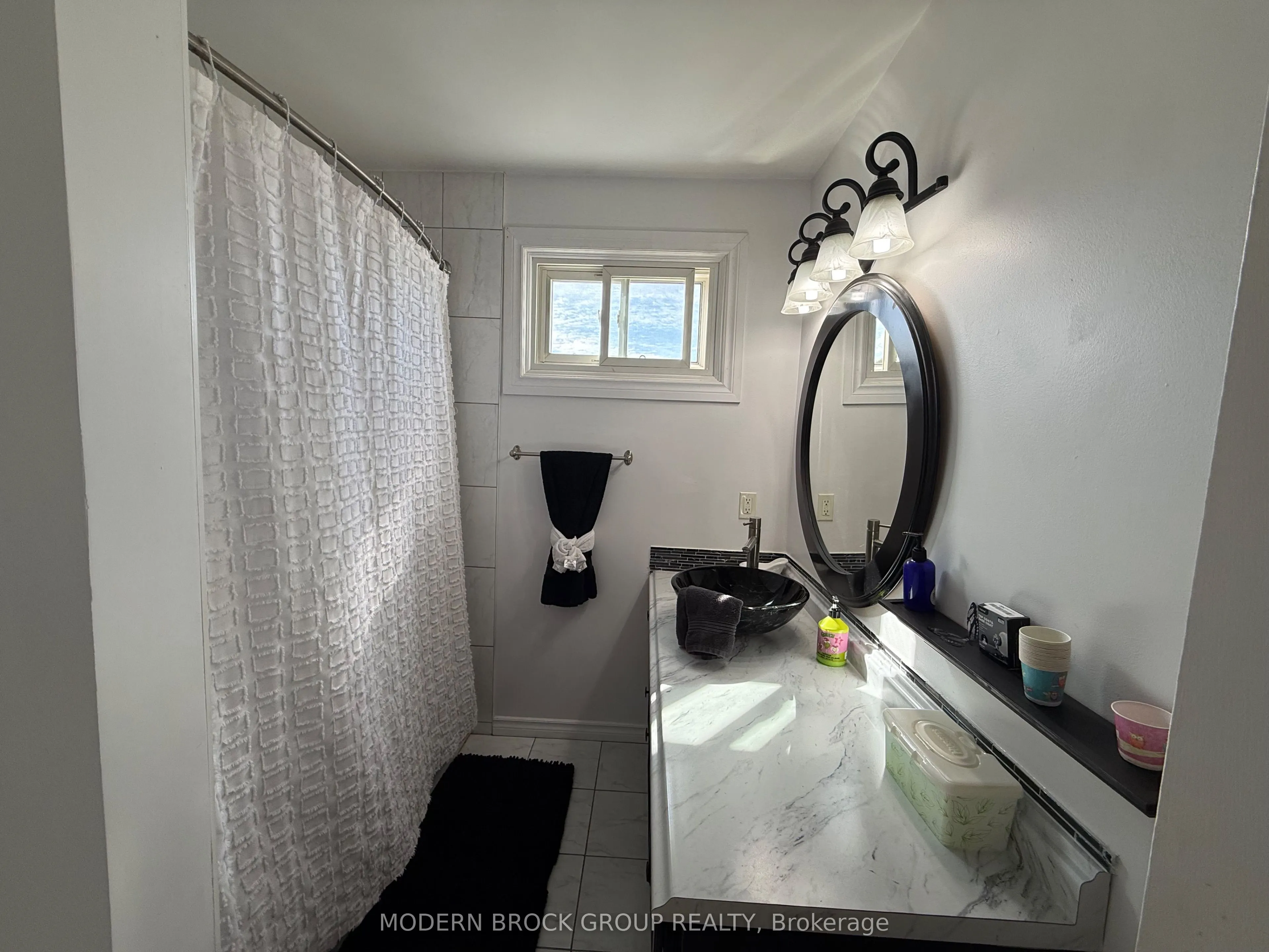 1350 Linden Crescent