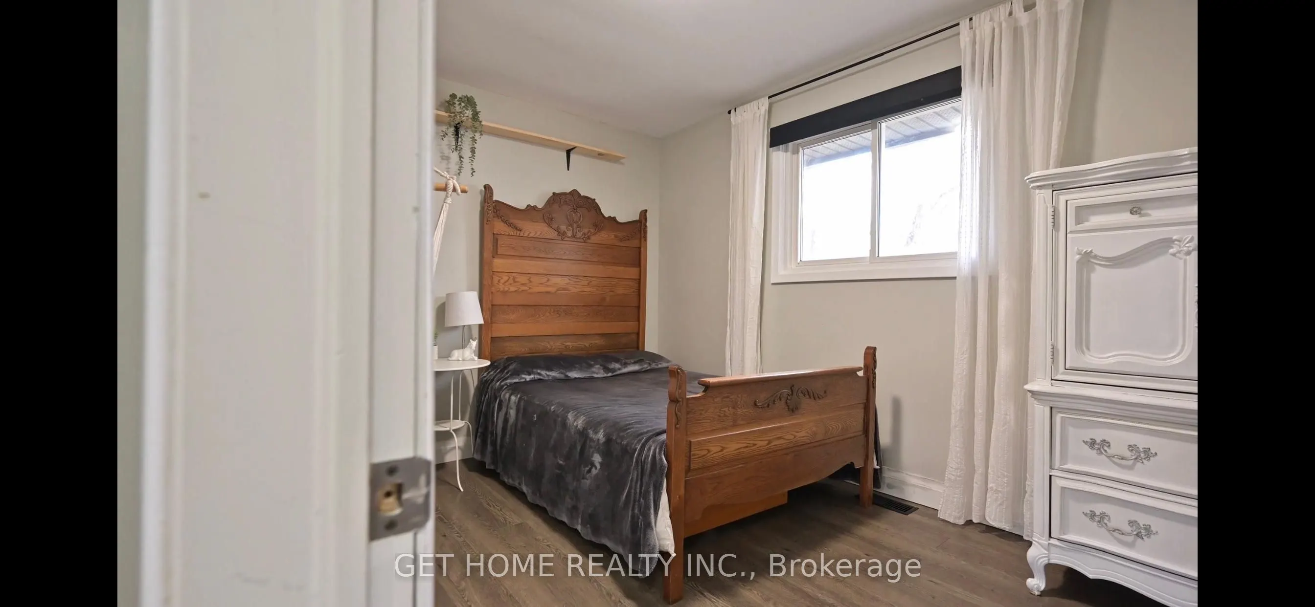 33 Renwick Avenue