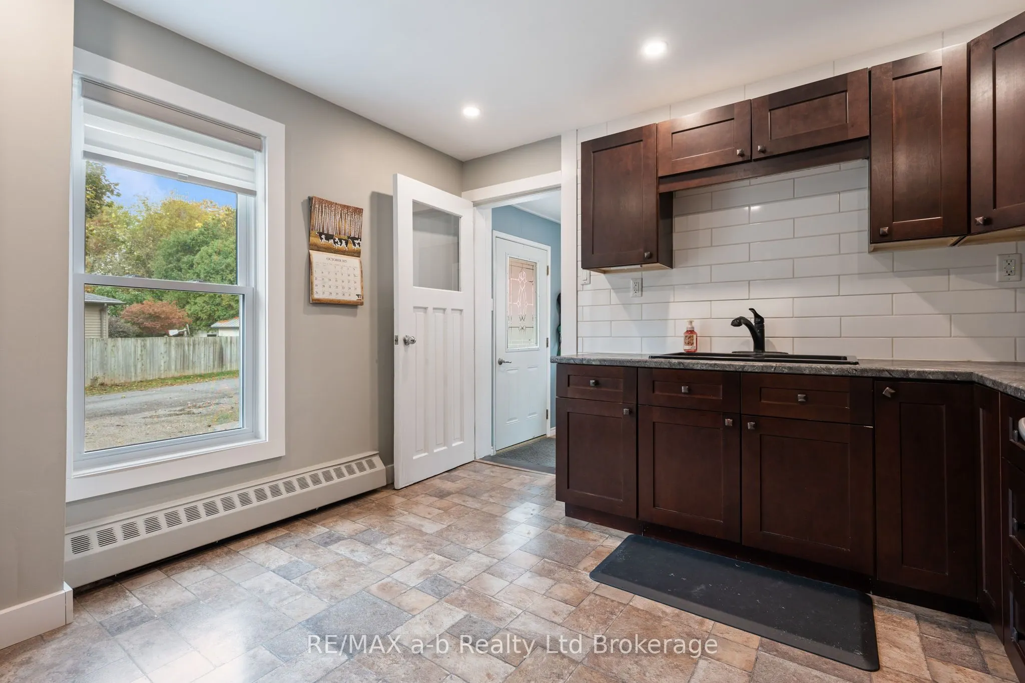 31 Concession Street W