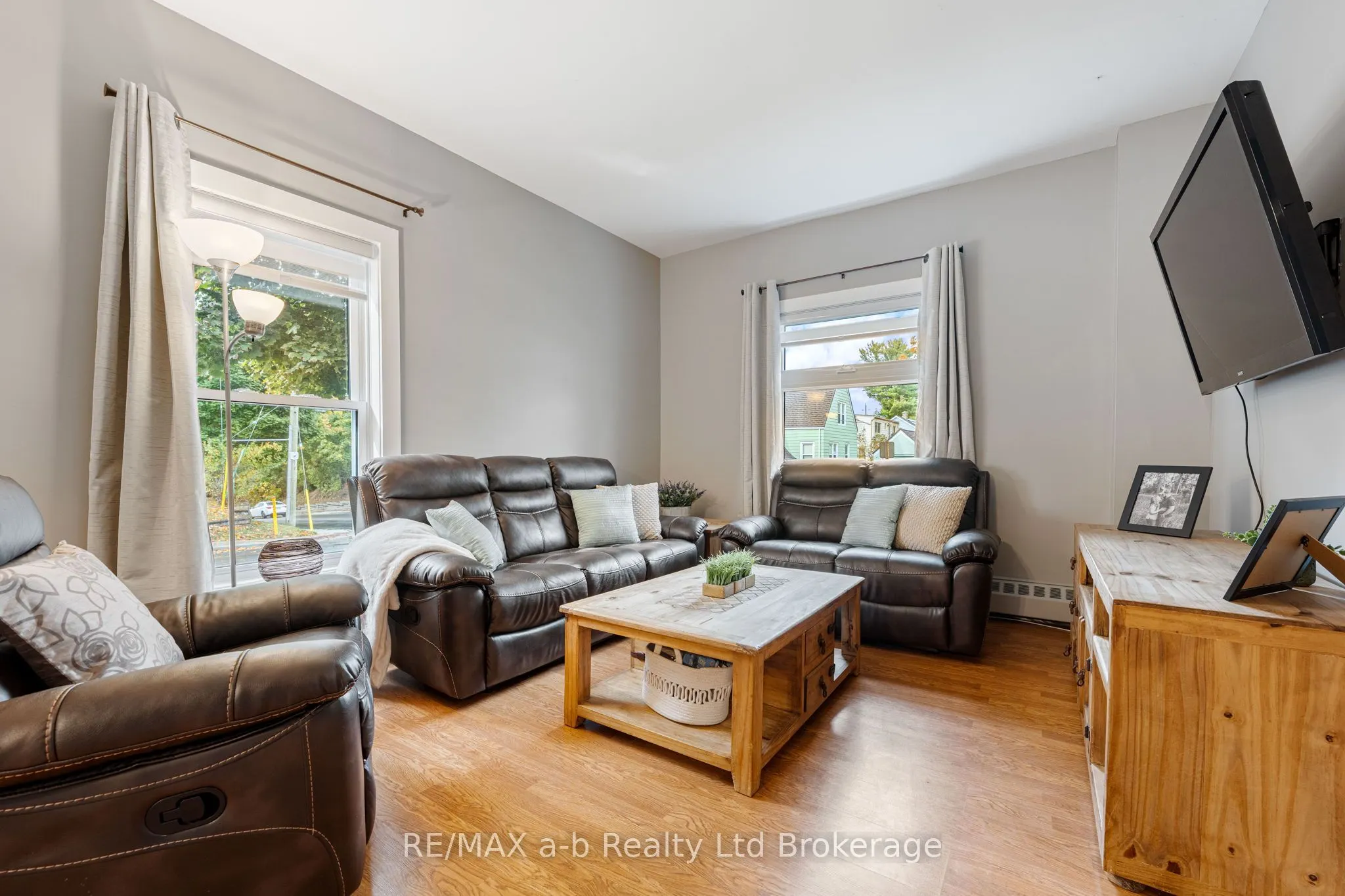 31 Concession Street W