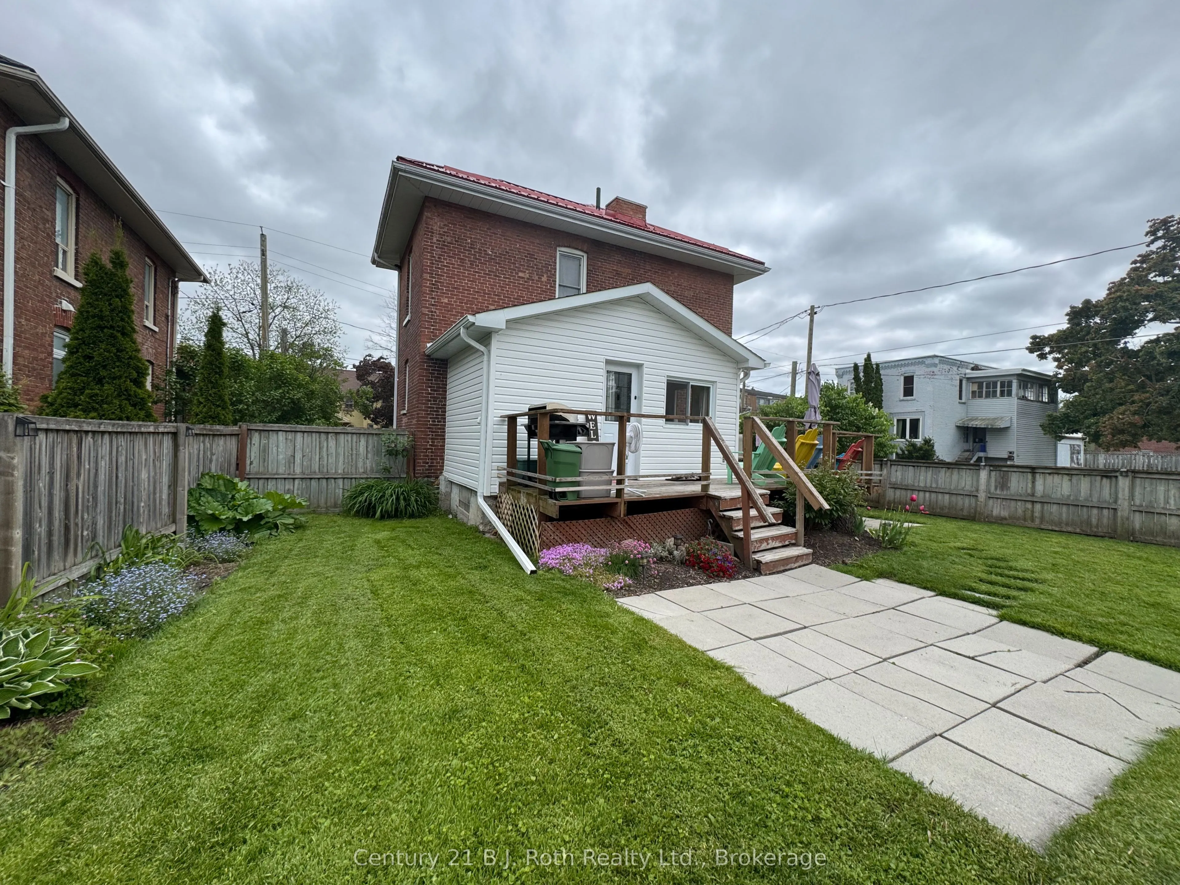 33 Sussex Street S