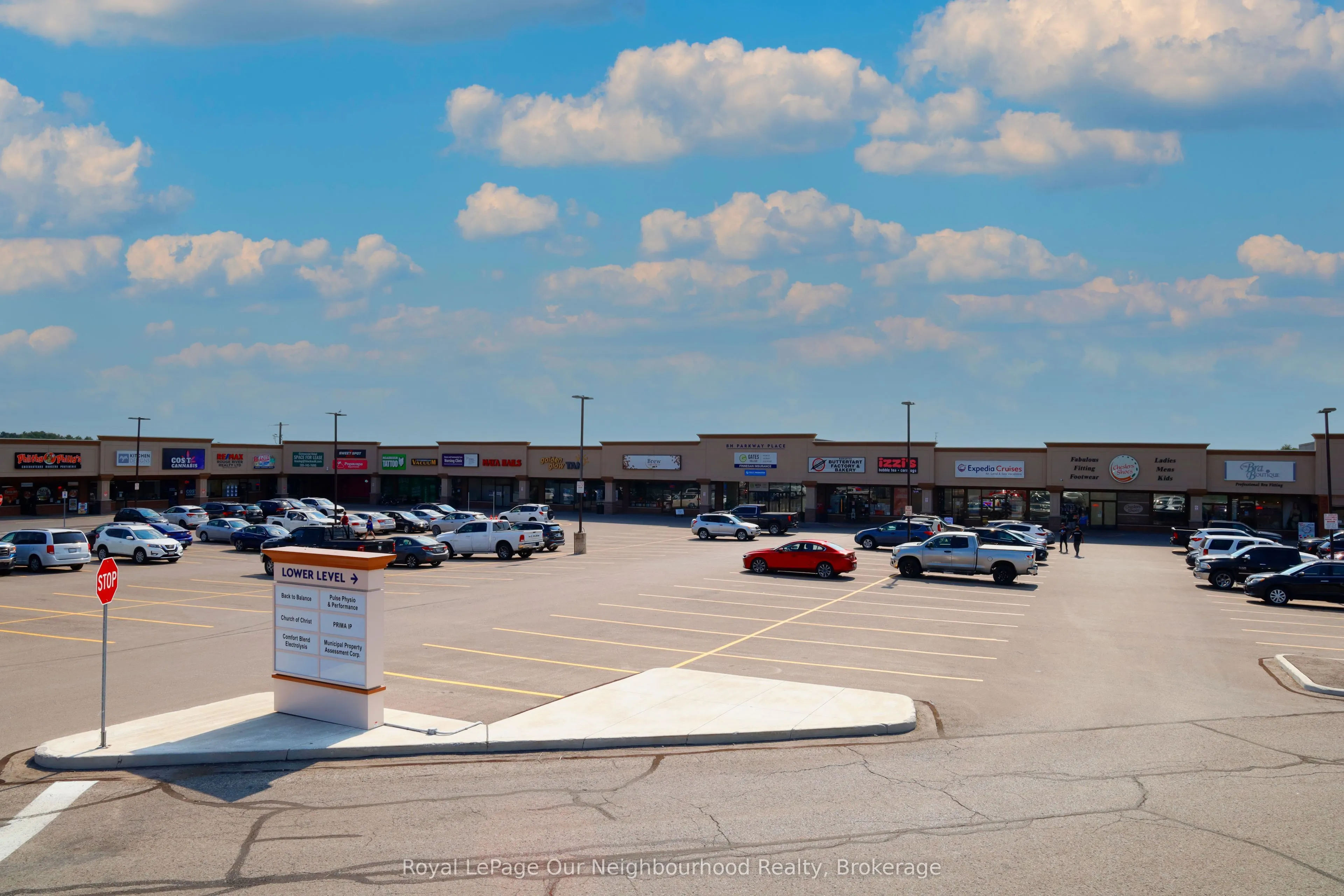 1135 Lansdowne Street W, #11