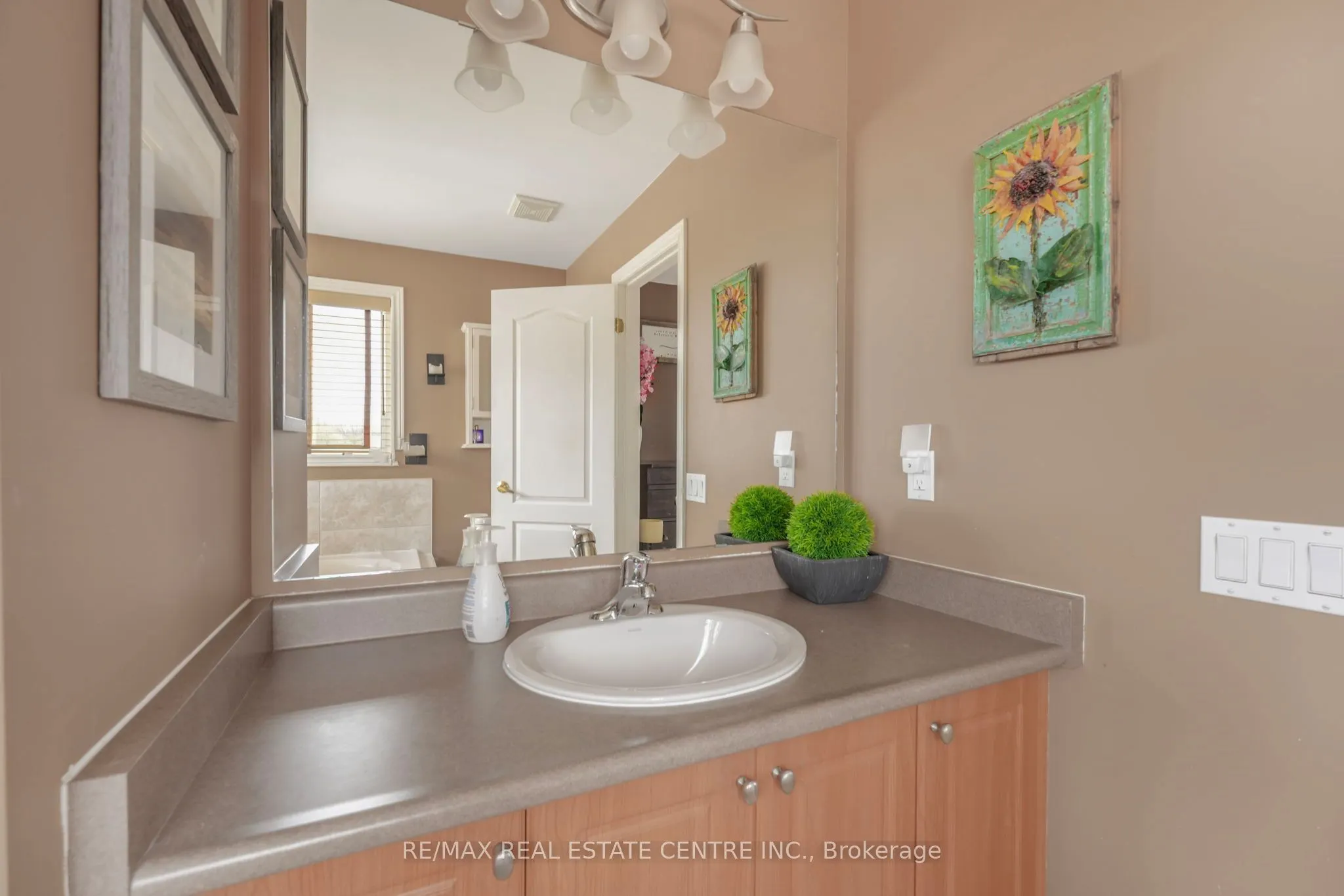 813 Greenwood Crescent