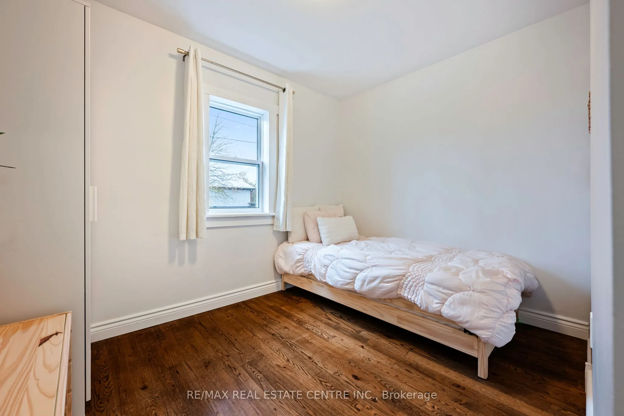 121 Proton Street N