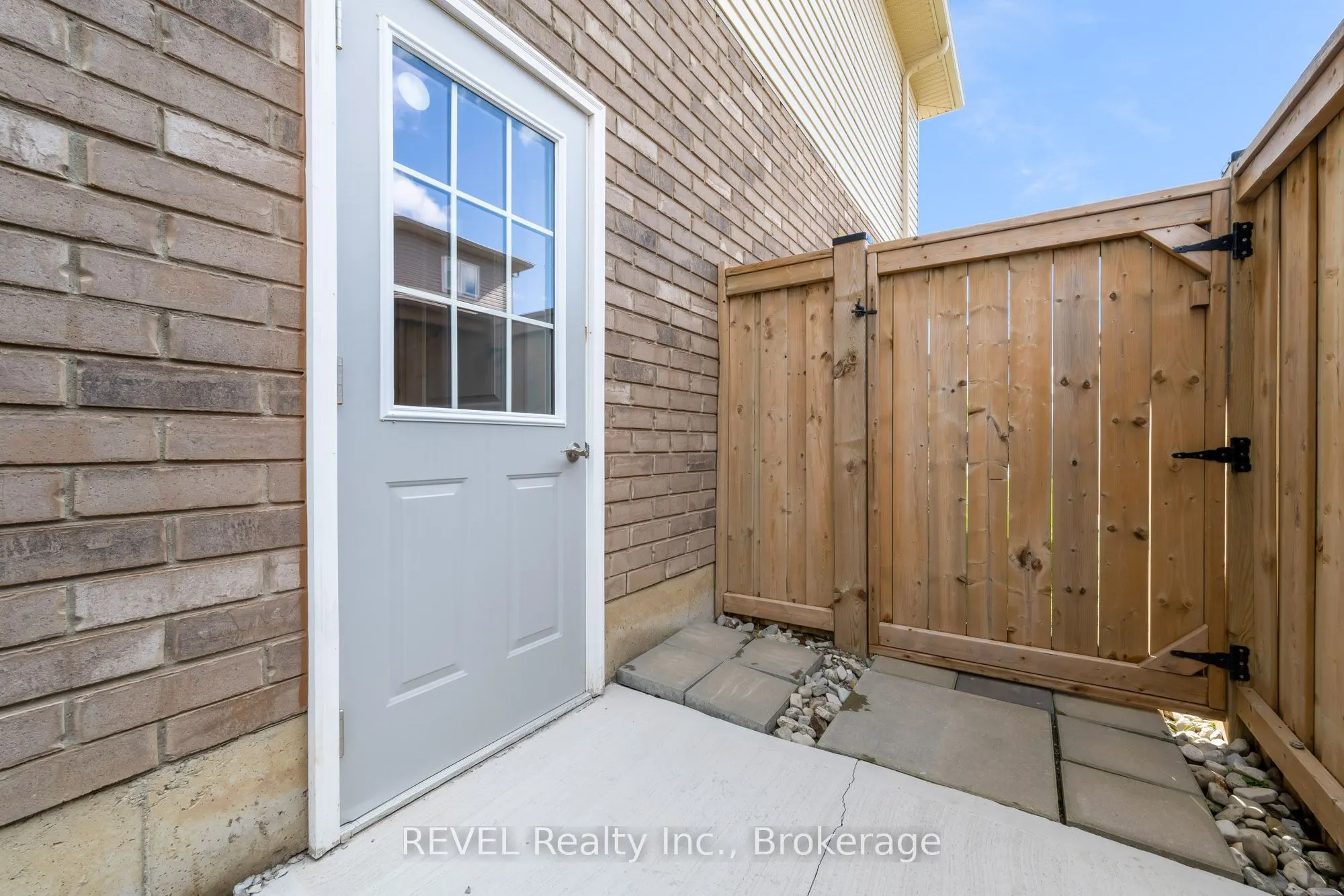 102 Cittadella Boulevard