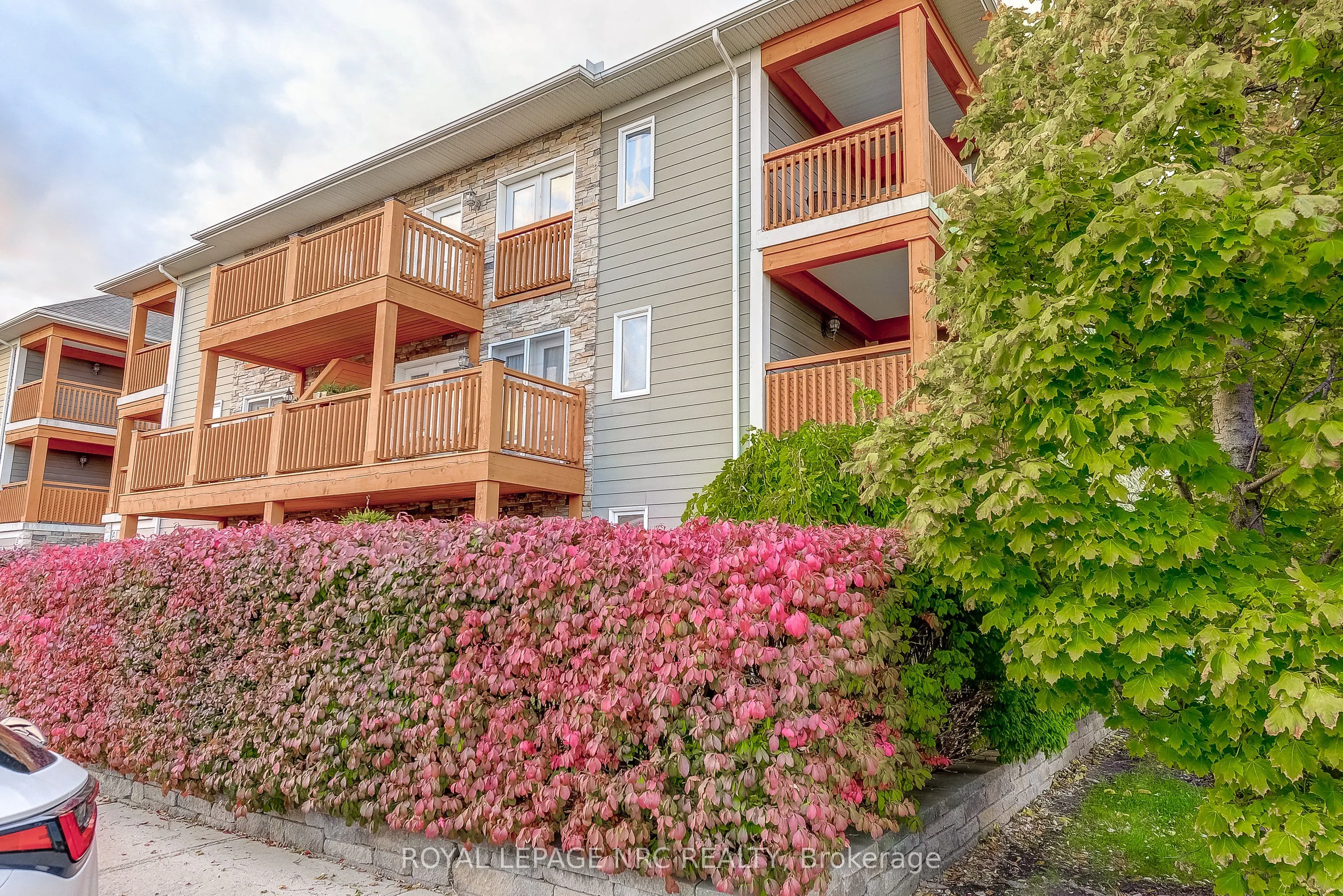 678 Line 2 Road, #202