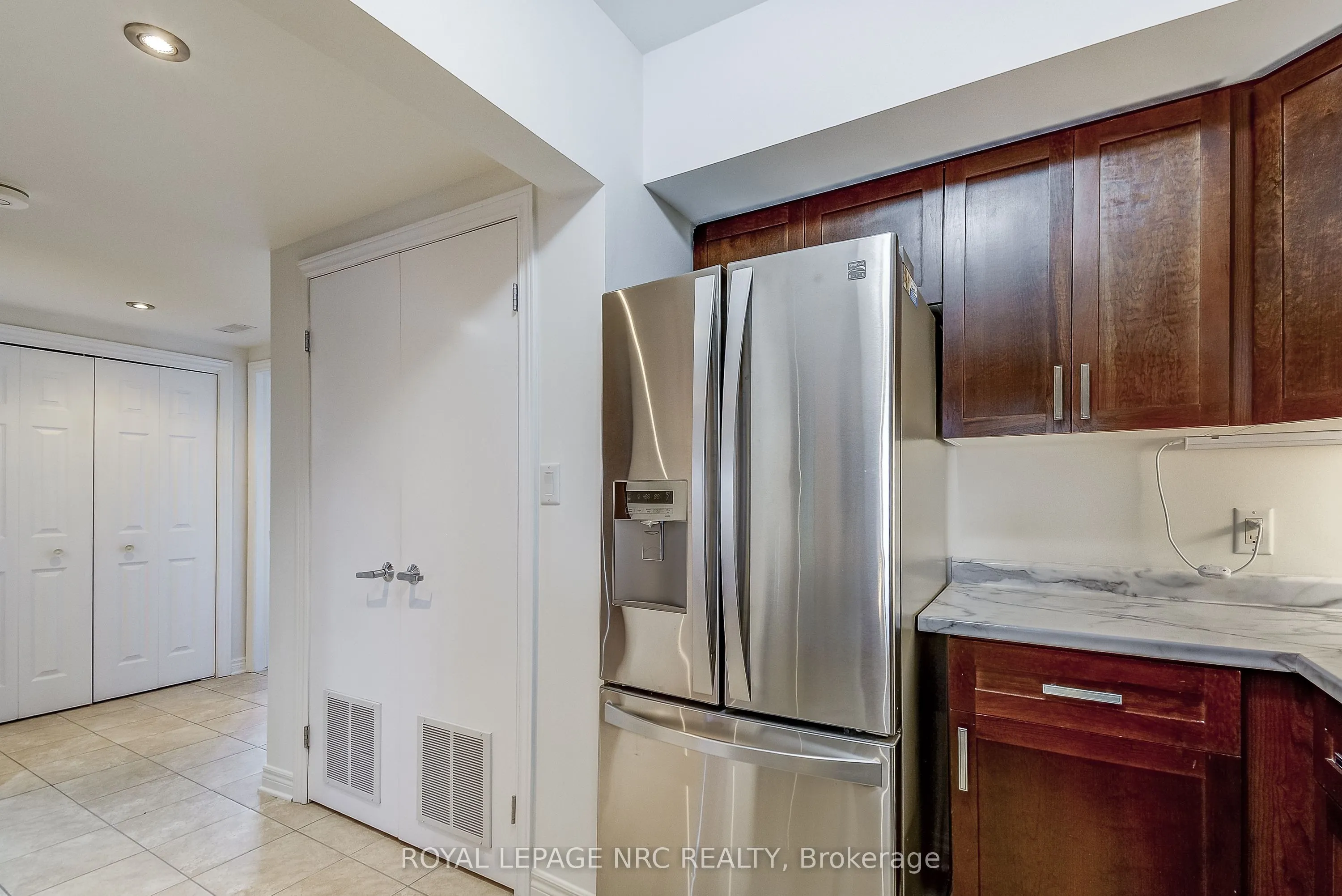 678 Line 2 Road, #202