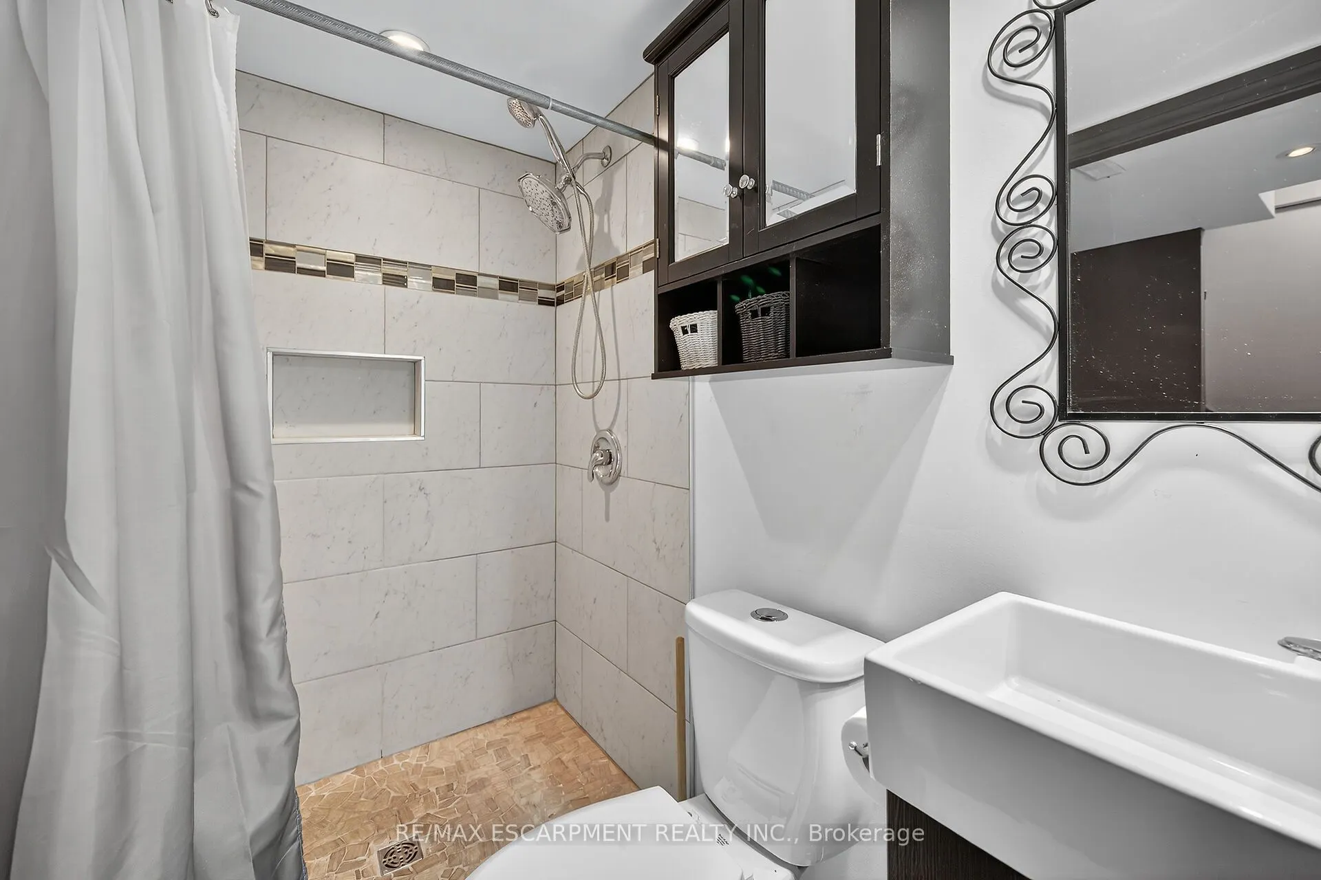 211 Birchcliffe Crescent