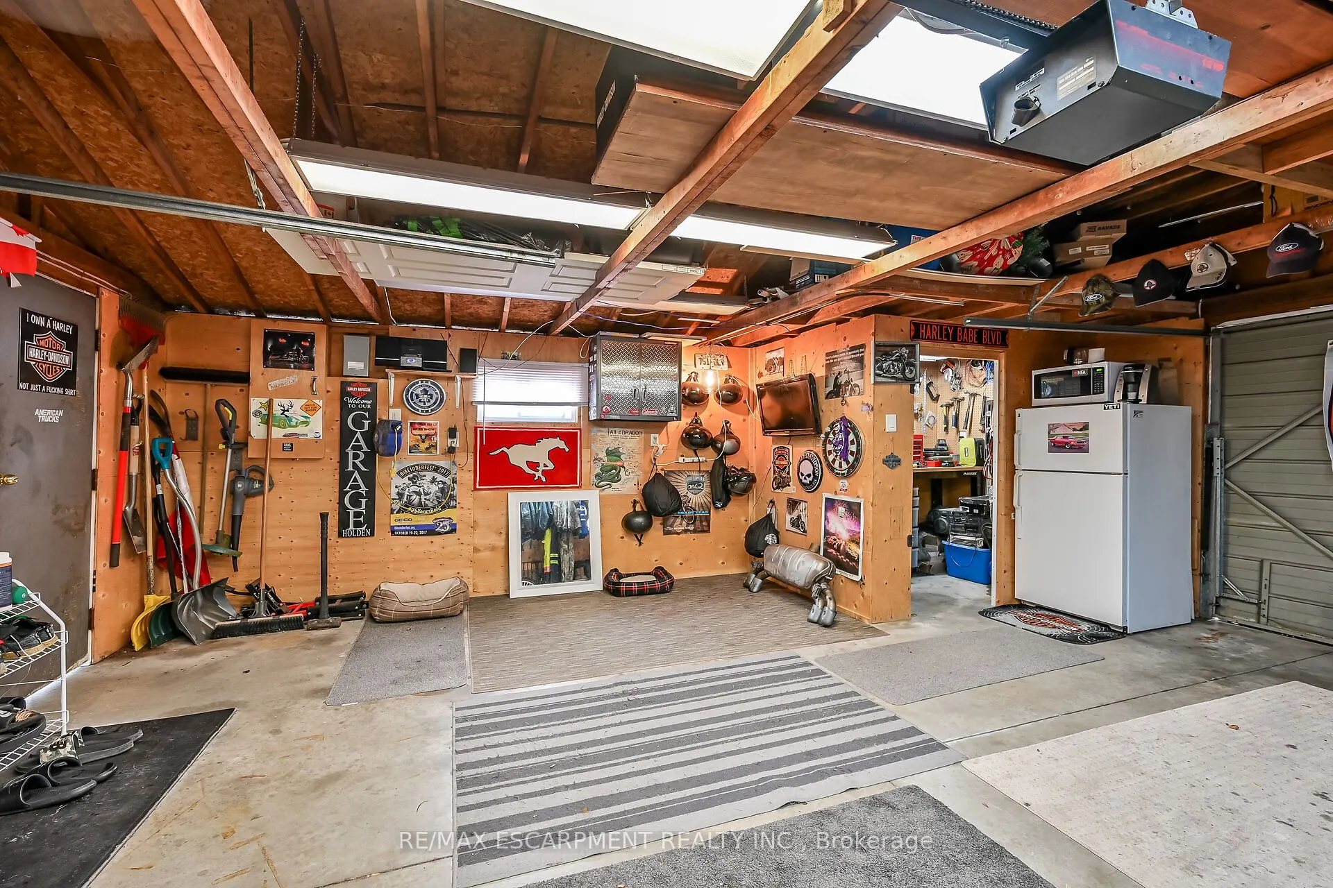 211 Birchcliffe Crescent