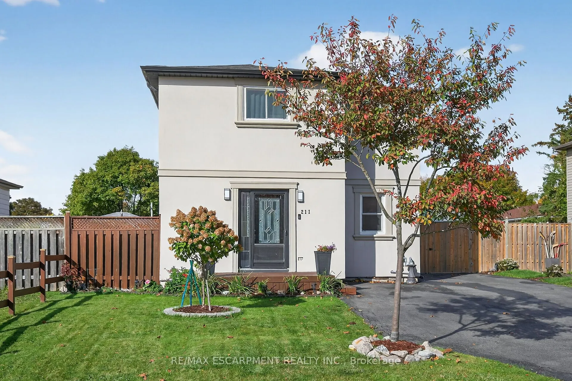 211 Birchcliffe Crescent