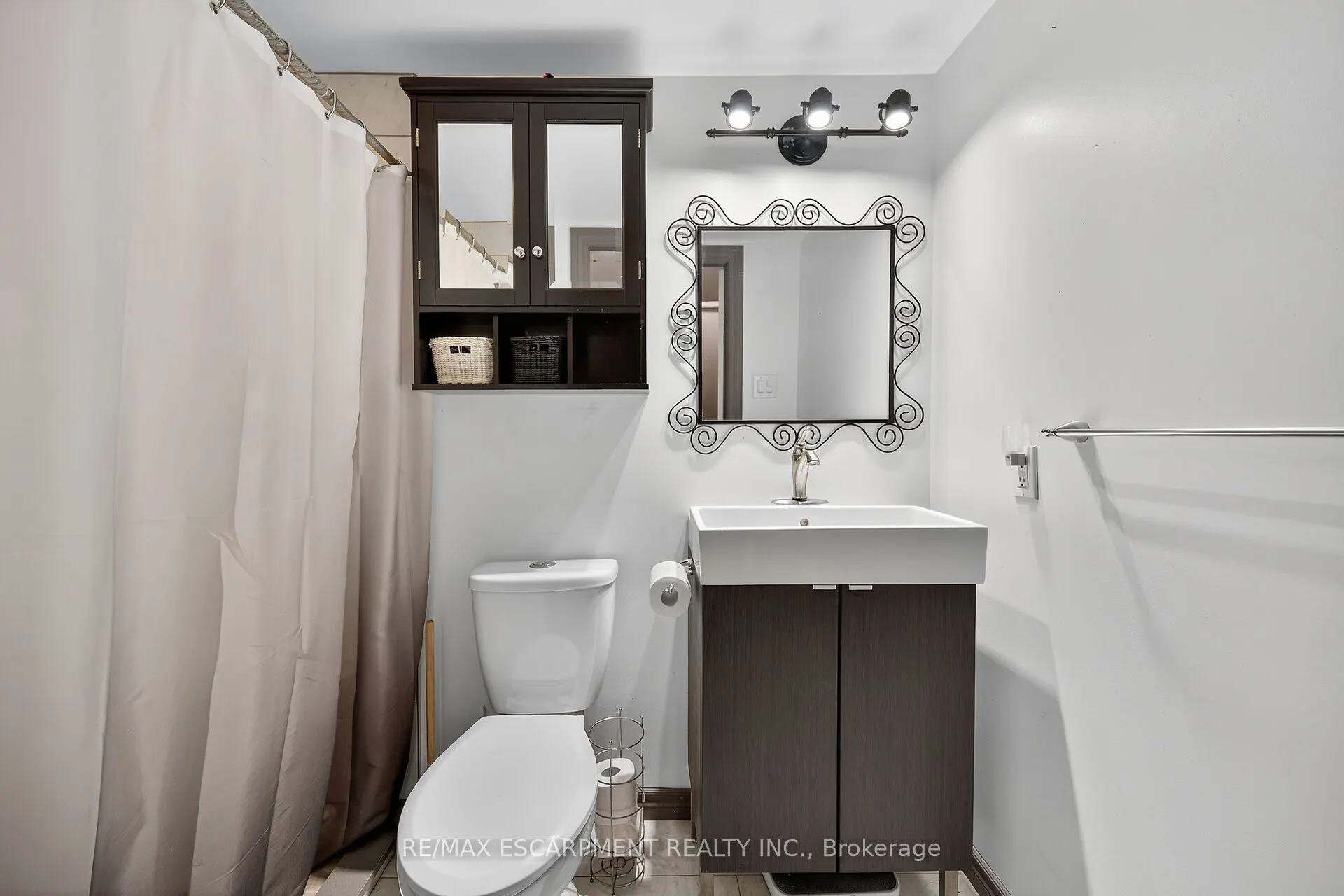 211 Birchcliffe Crescent