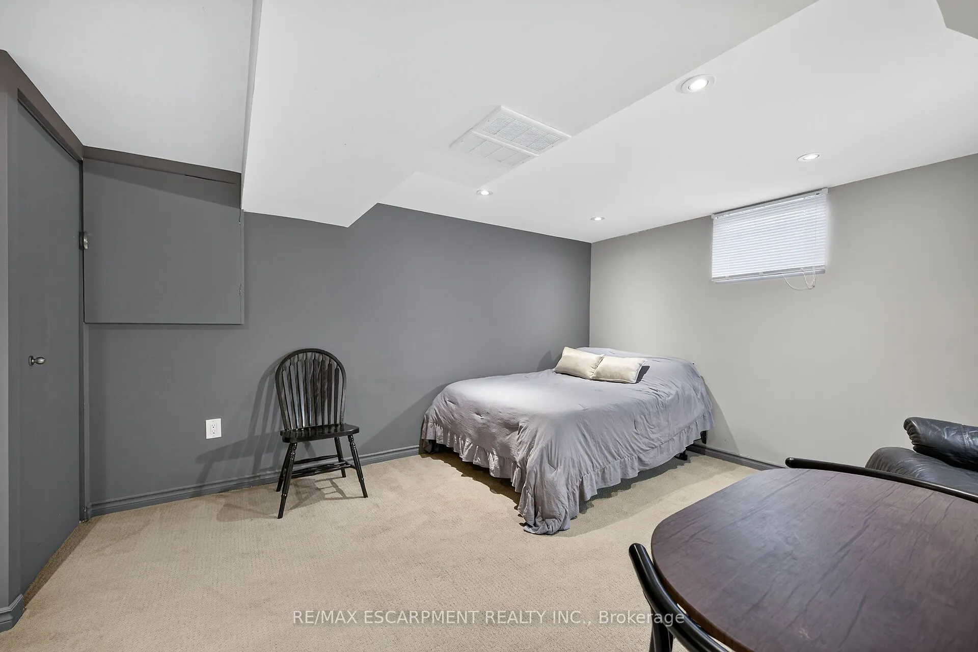 211 Birchcliffe Crescent