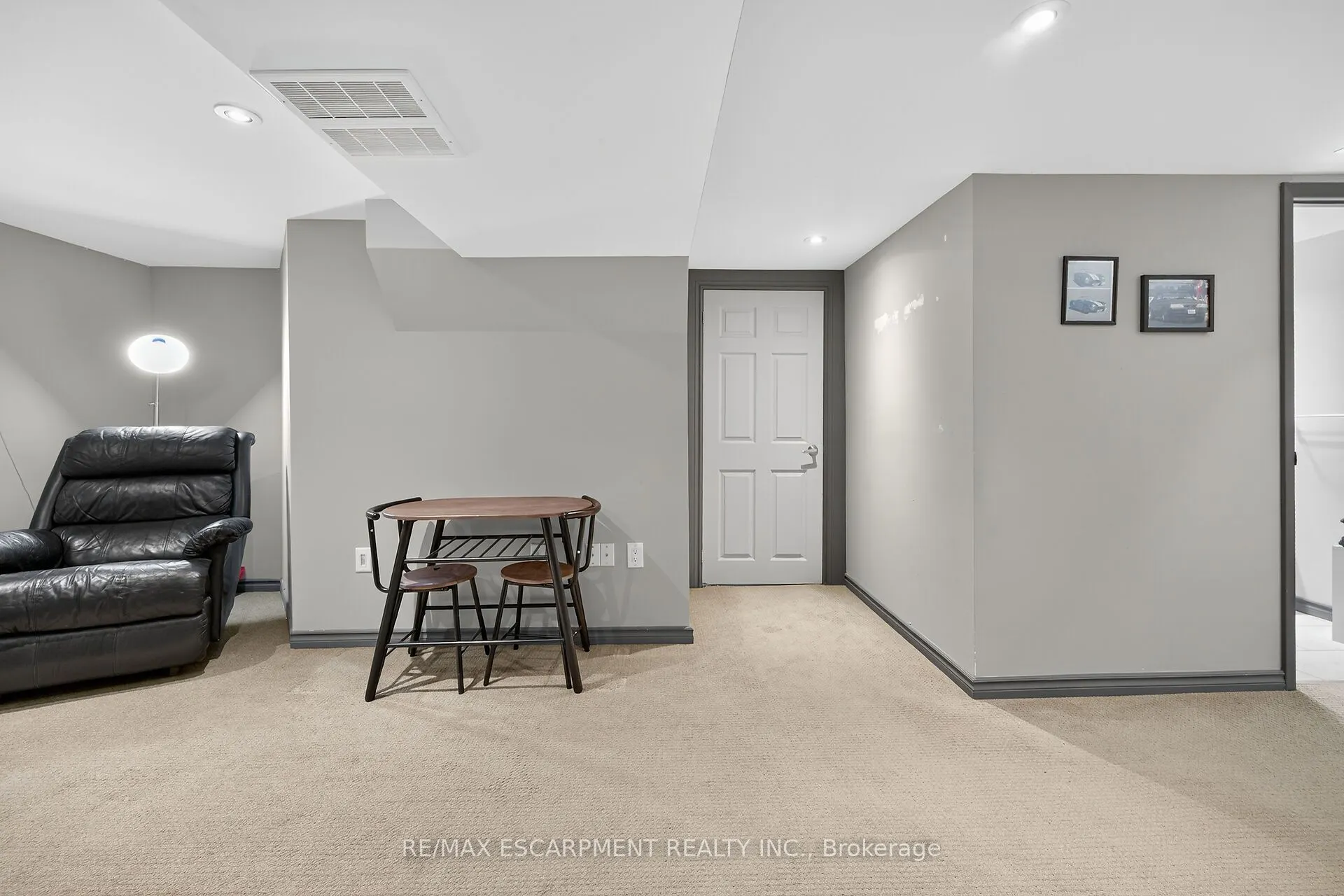 211 Birchcliffe Crescent