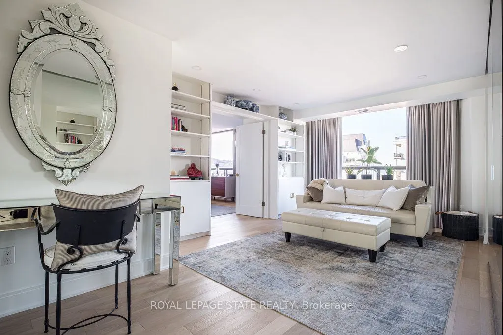 49 Robinson Street, #900