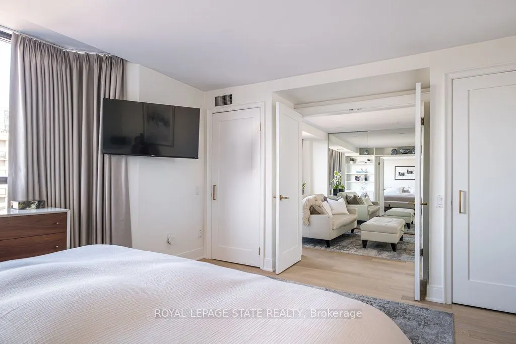 49 Robinson Street, #900