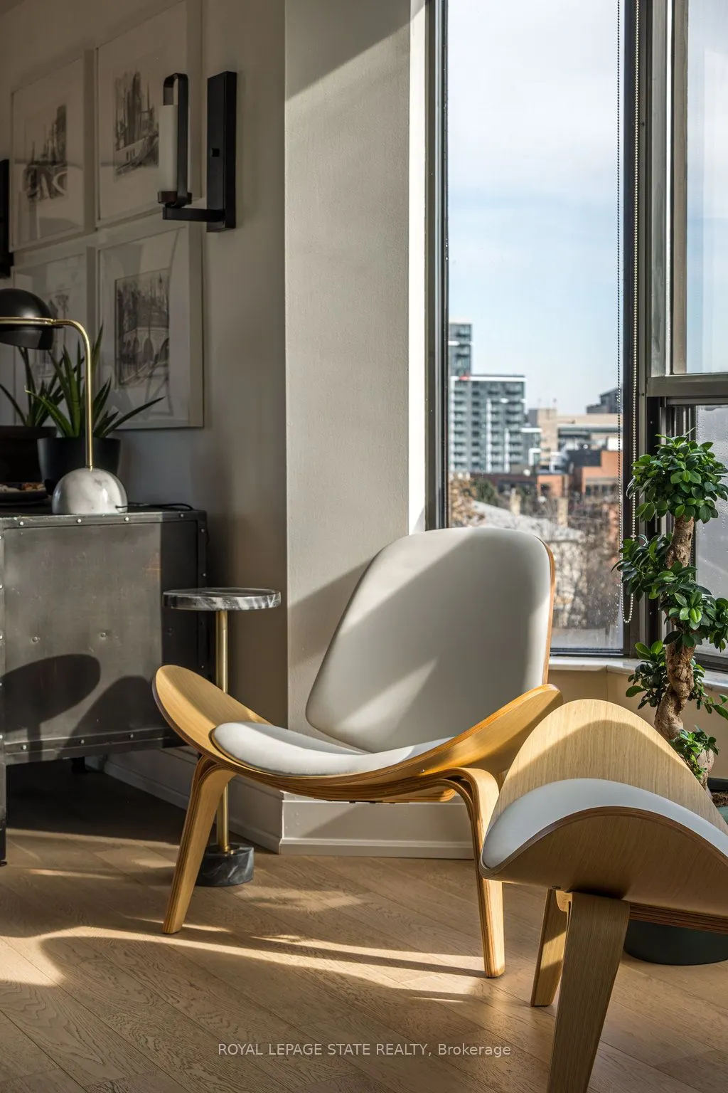 49 Robinson Street, #900