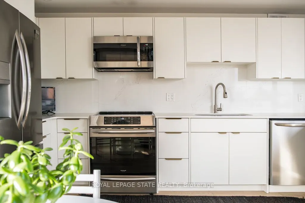 49 Robinson Street, #900