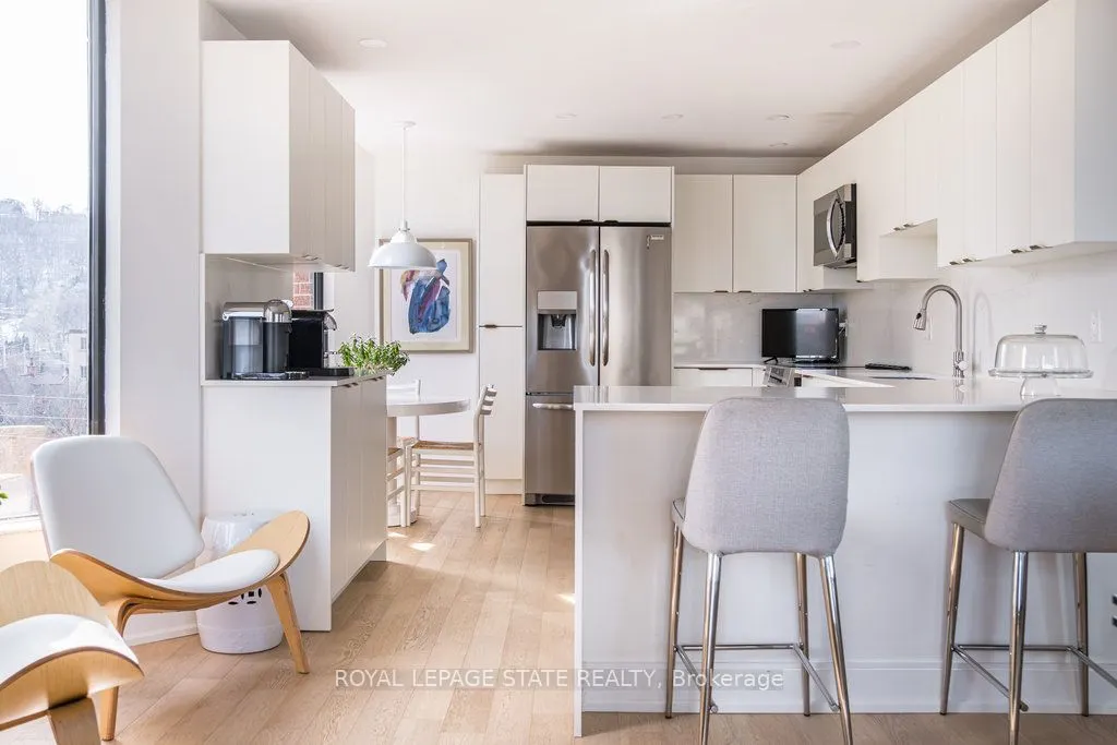 49 Robinson Street, #900