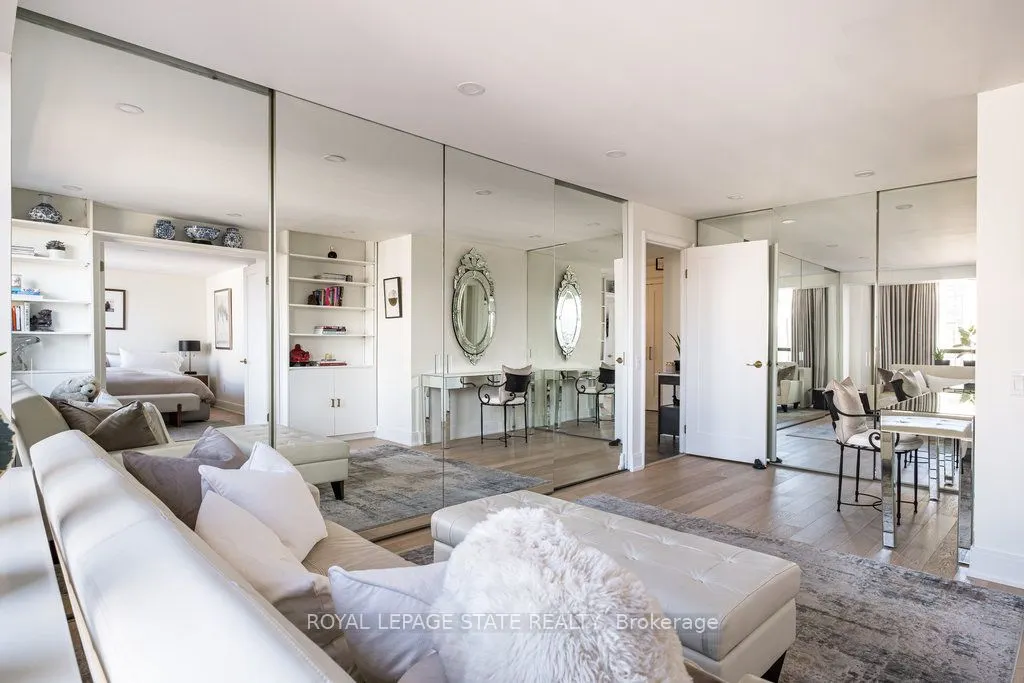 49 Robinson Street, #900