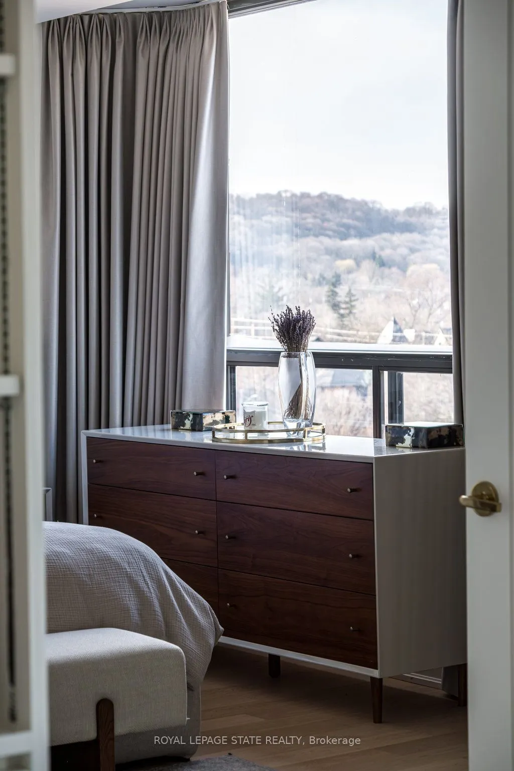 49 Robinson Street, #900