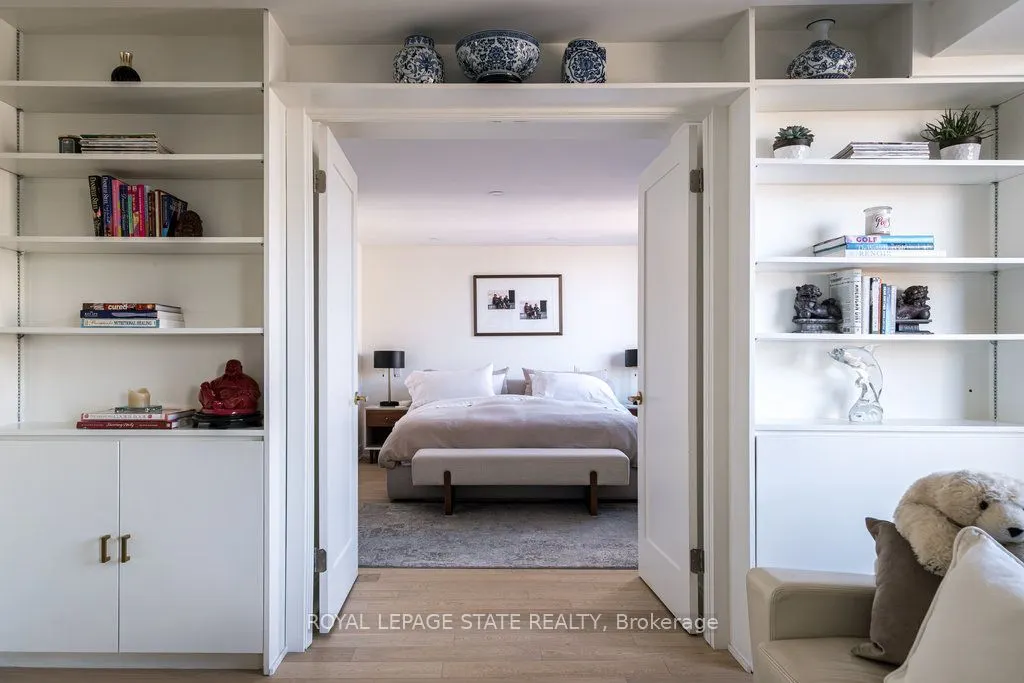 49 Robinson Street, #900