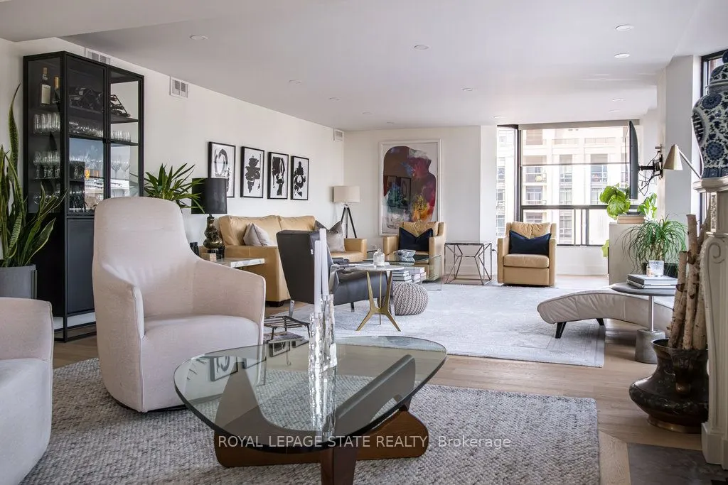 49 Robinson Street, #900