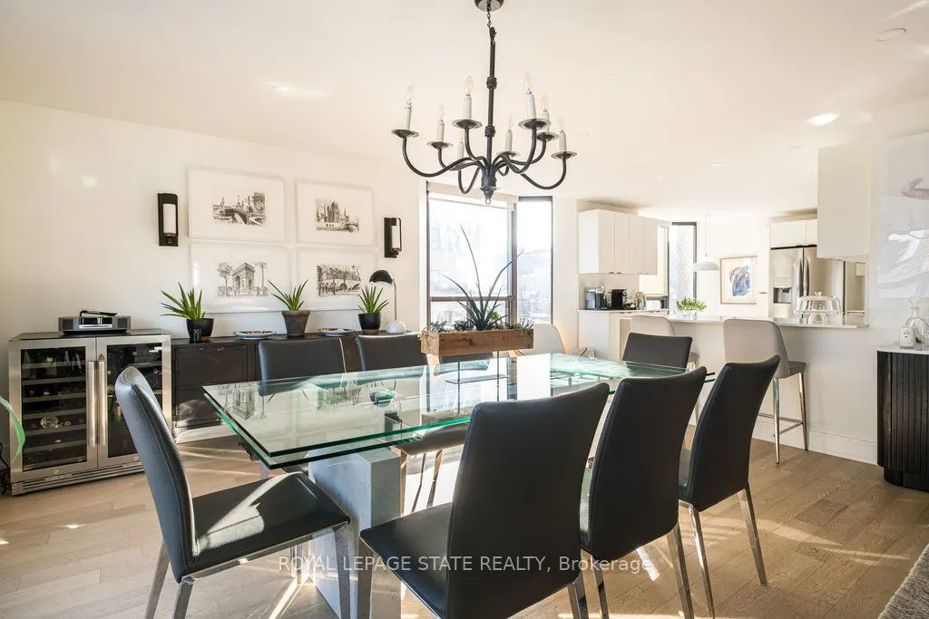 49 Robinson Street, #900