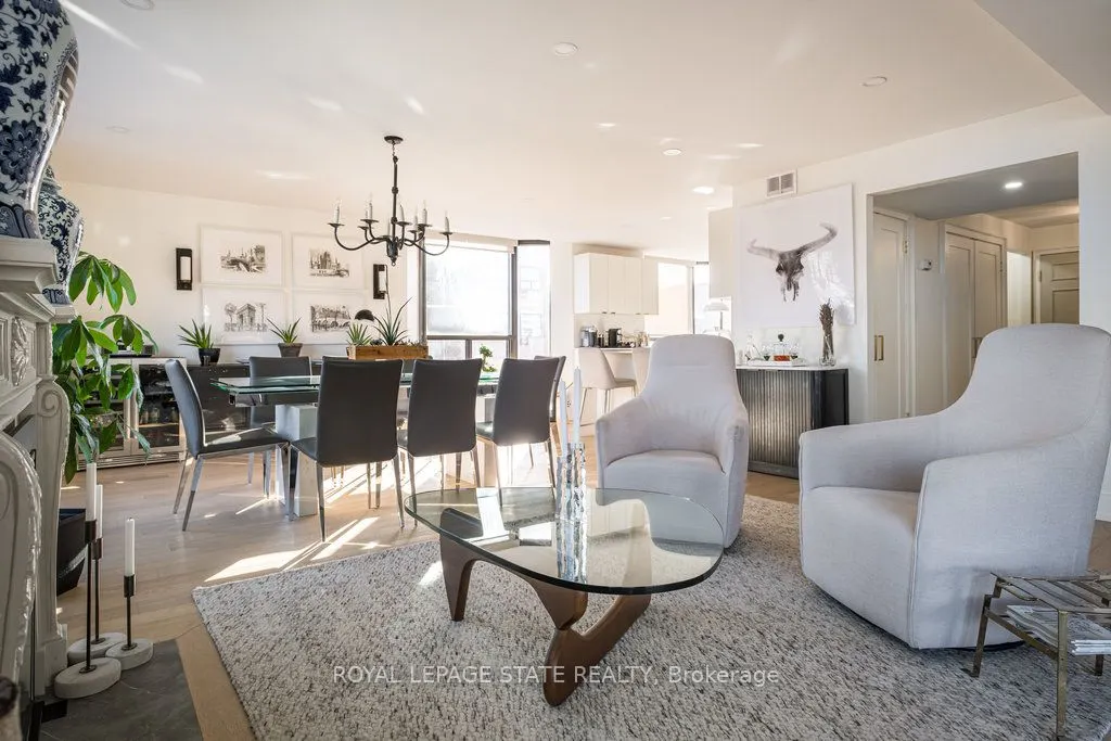 49 Robinson Street, #900