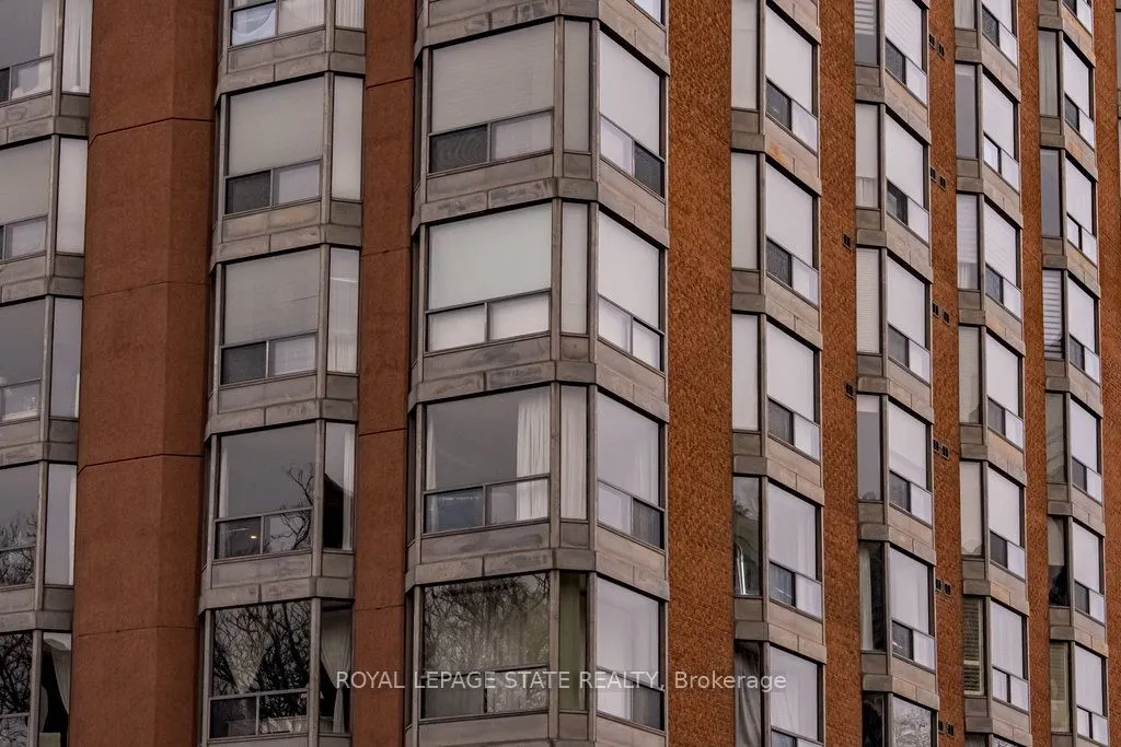 49 Robinson Street, #900