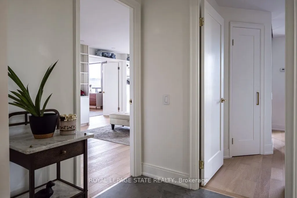 49 Robinson Street, #900