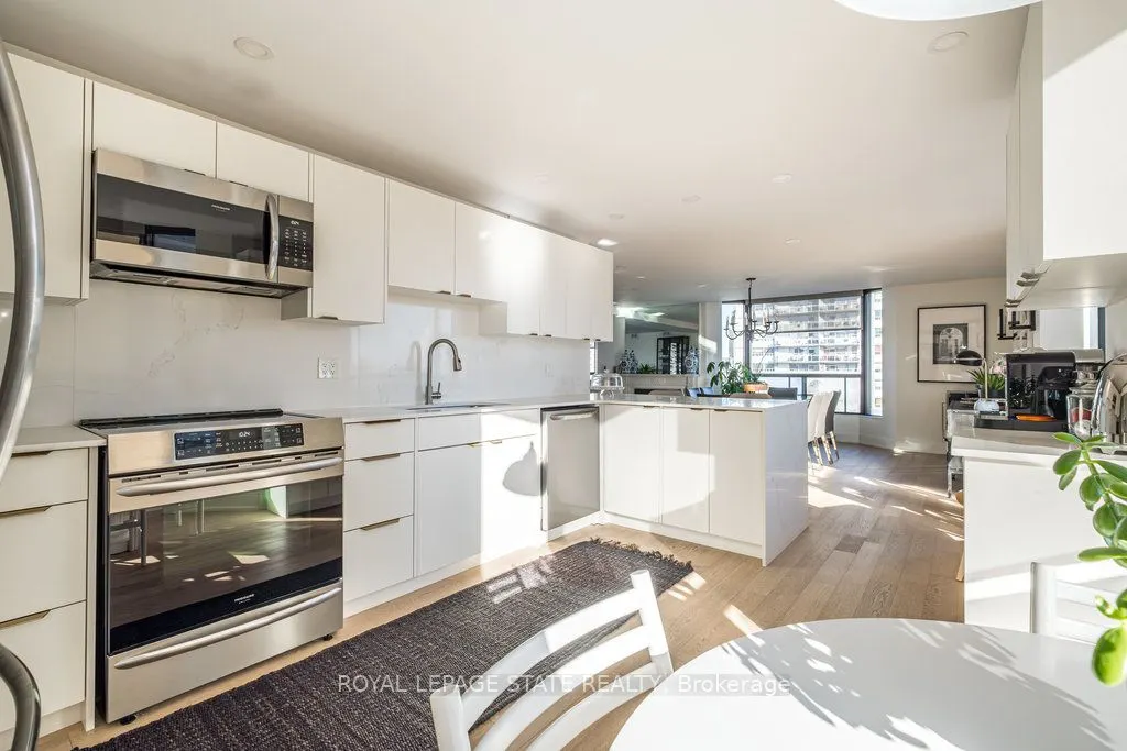 49 Robinson Street, #900