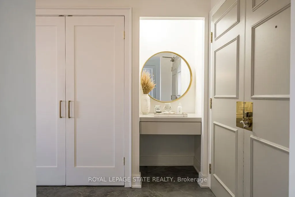 49 Robinson Street, #900