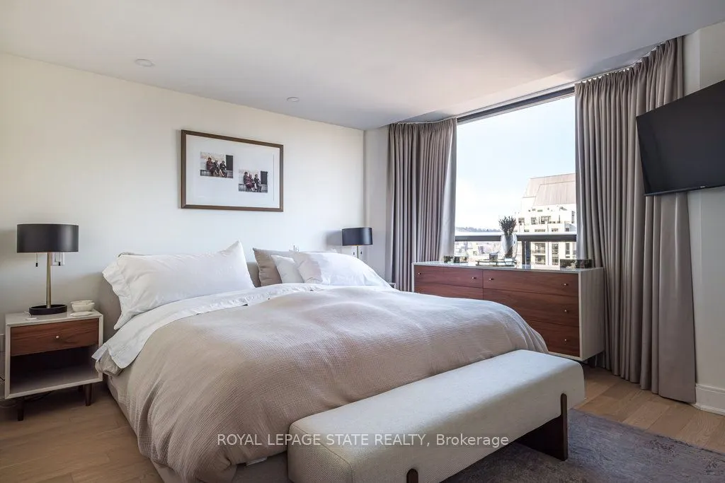 49 Robinson Street, #900