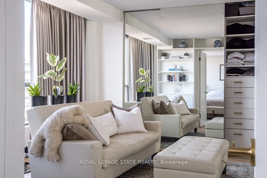 49 Robinson Street, #900