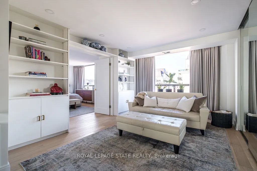 49 Robinson Street, #900