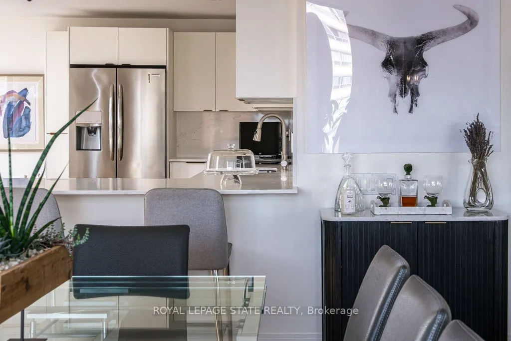 49 Robinson Street, #900