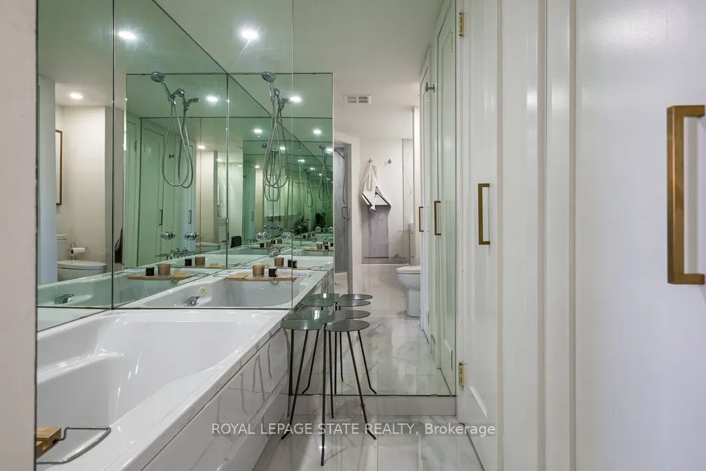 49 Robinson Street, #900