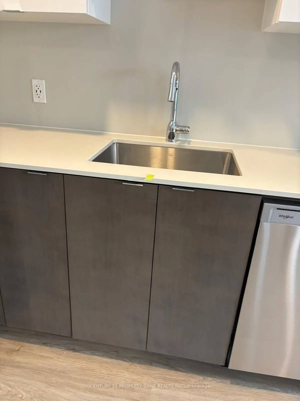 708 Woolwich Street W, #124