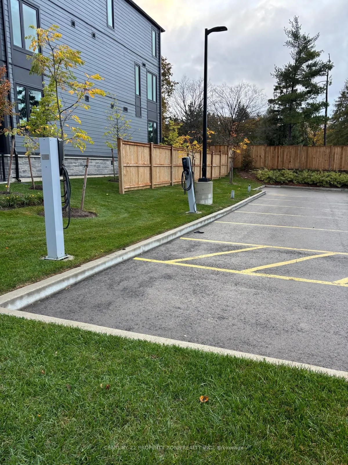 708 Woolwich Street W, #124