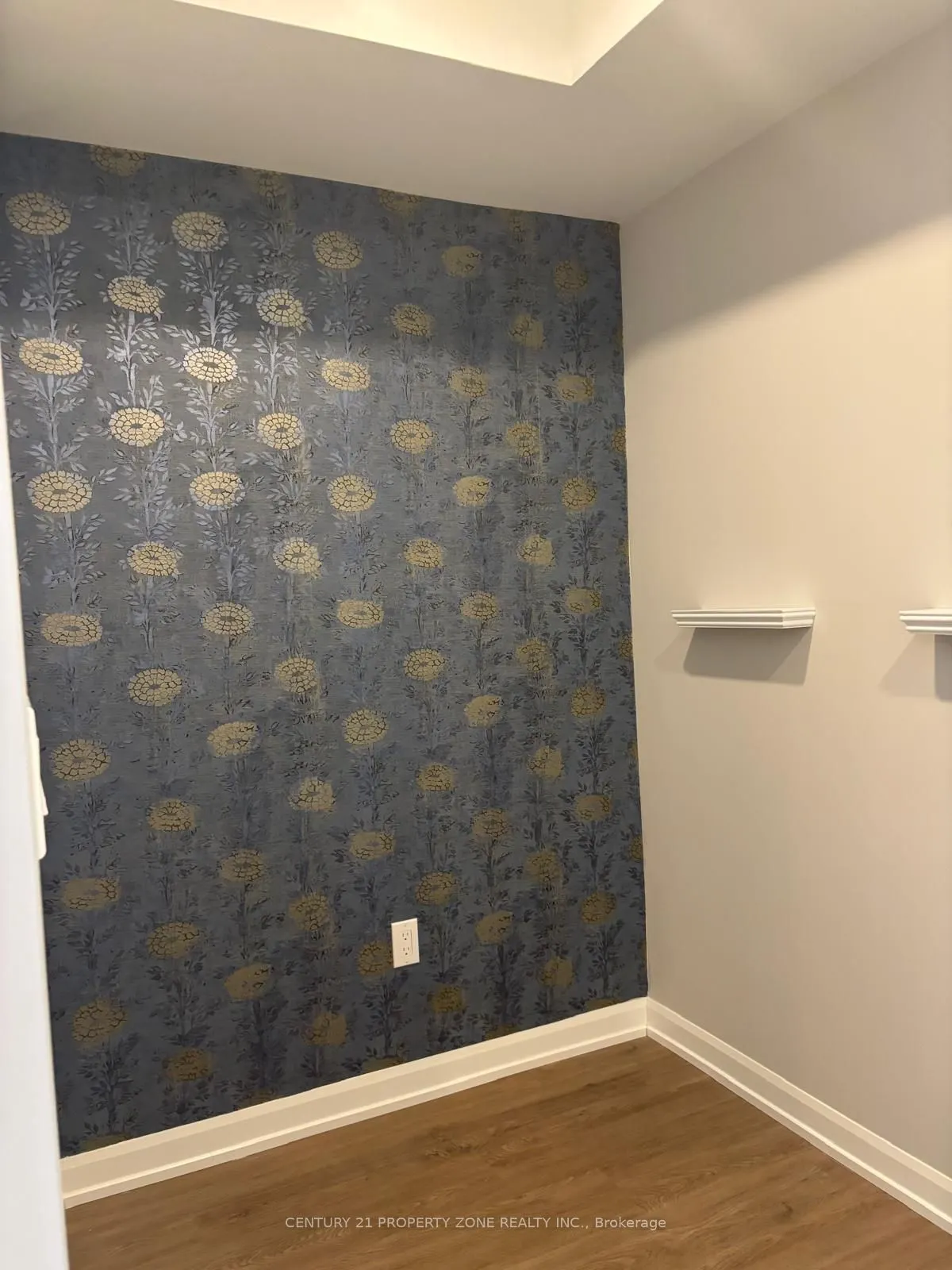 708 Woolwich Street W, #124