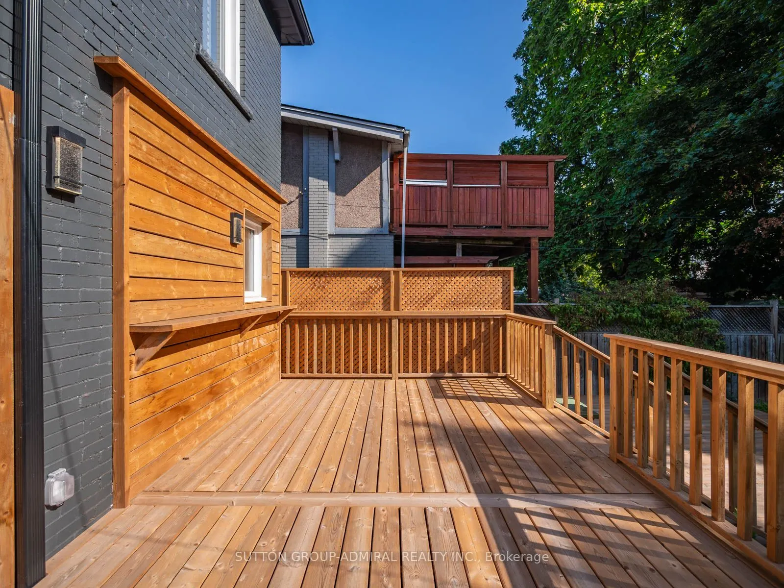 187 Rosslyn Avenue S