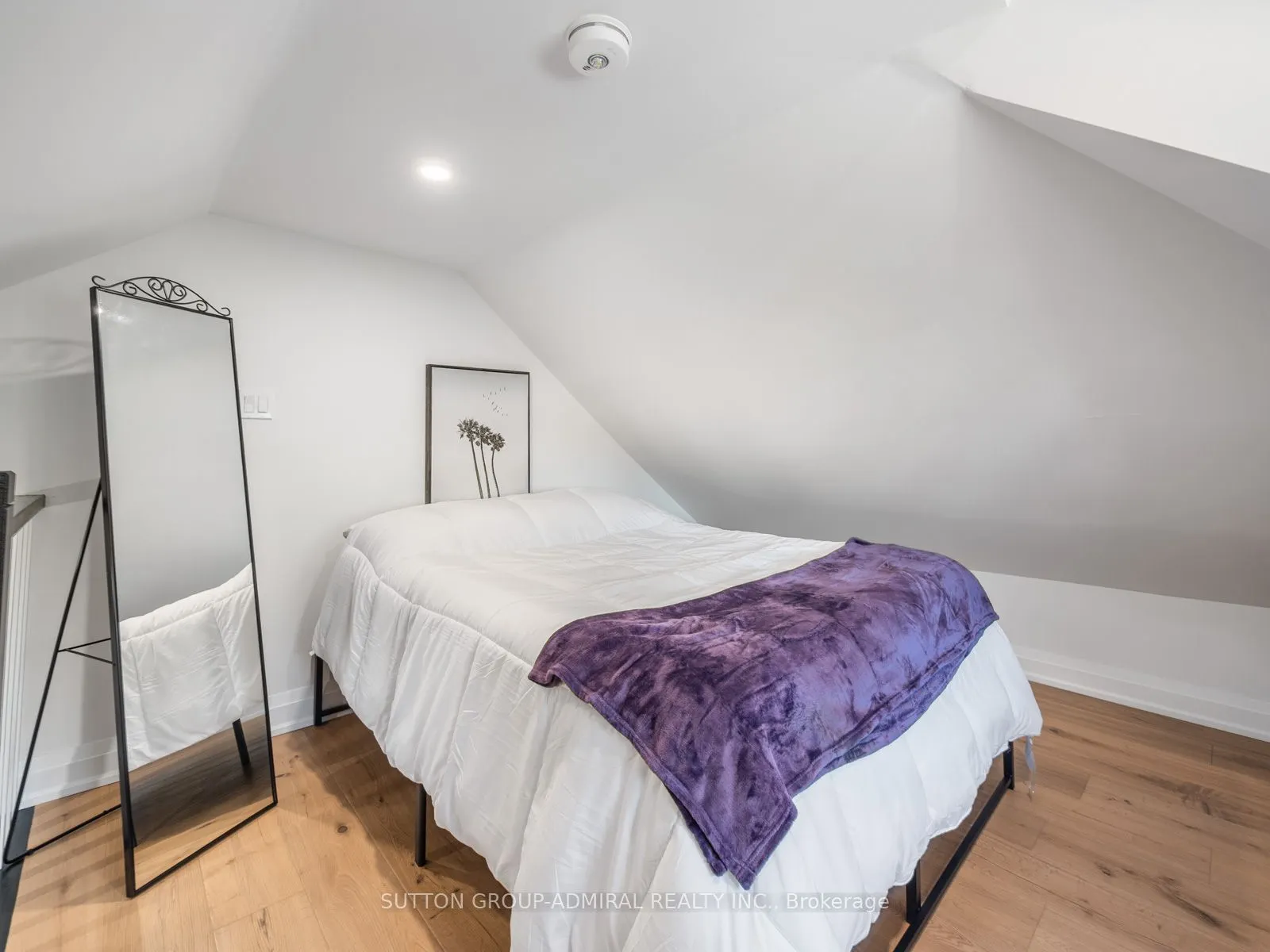 187 Rosslyn Avenue S