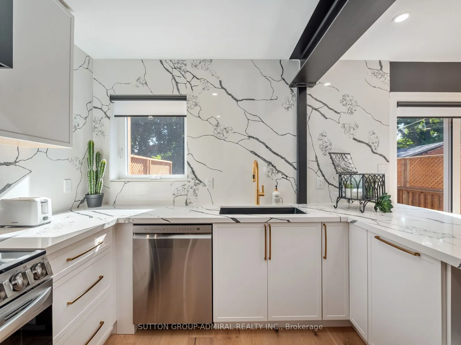 187 Rosslyn Avenue S