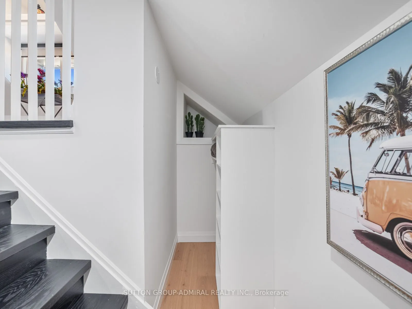 187 Rosslyn Avenue S