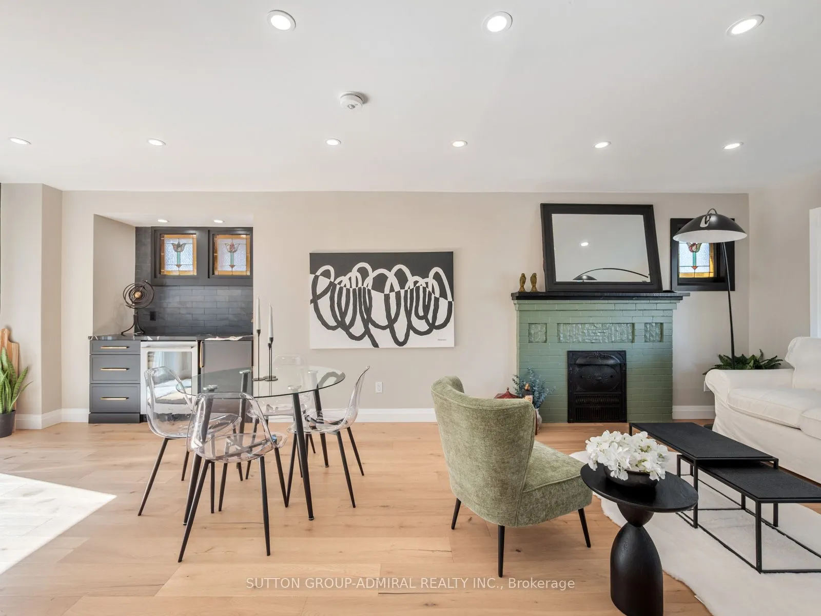 187 Rosslyn Avenue S