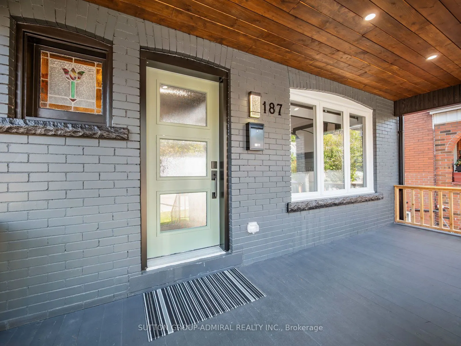 187 Rosslyn Avenue S